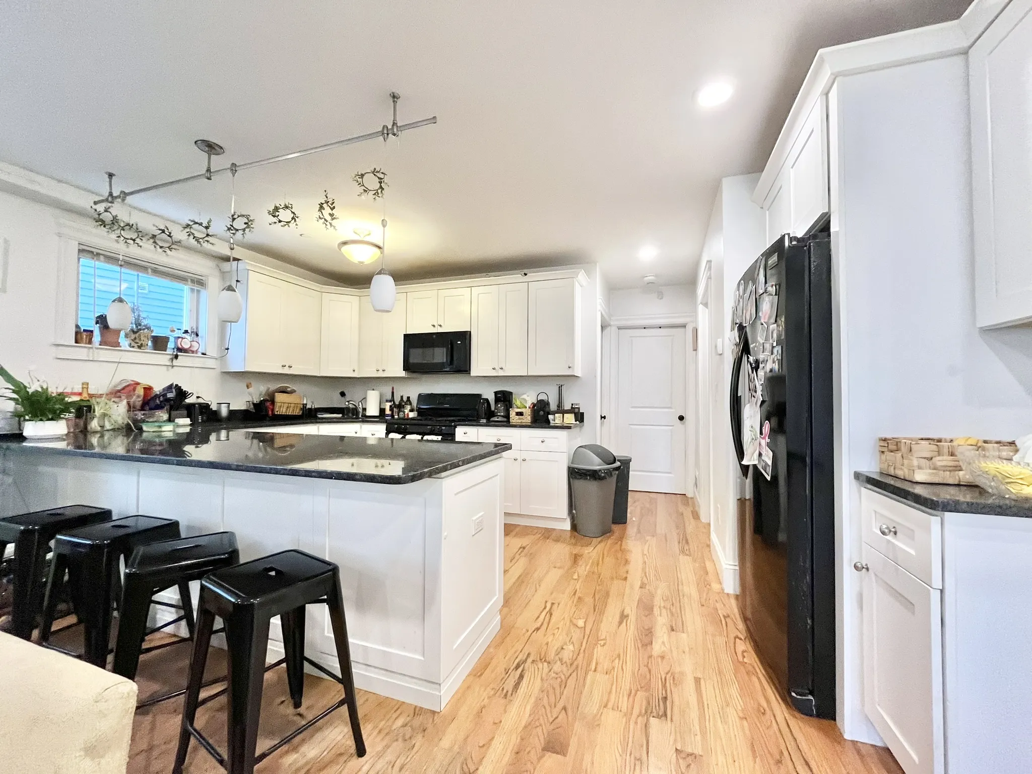 4 bed, 2.5 bath apartment for rent at 6 Fern St Unit 6A, Allston — photo 3 of 12