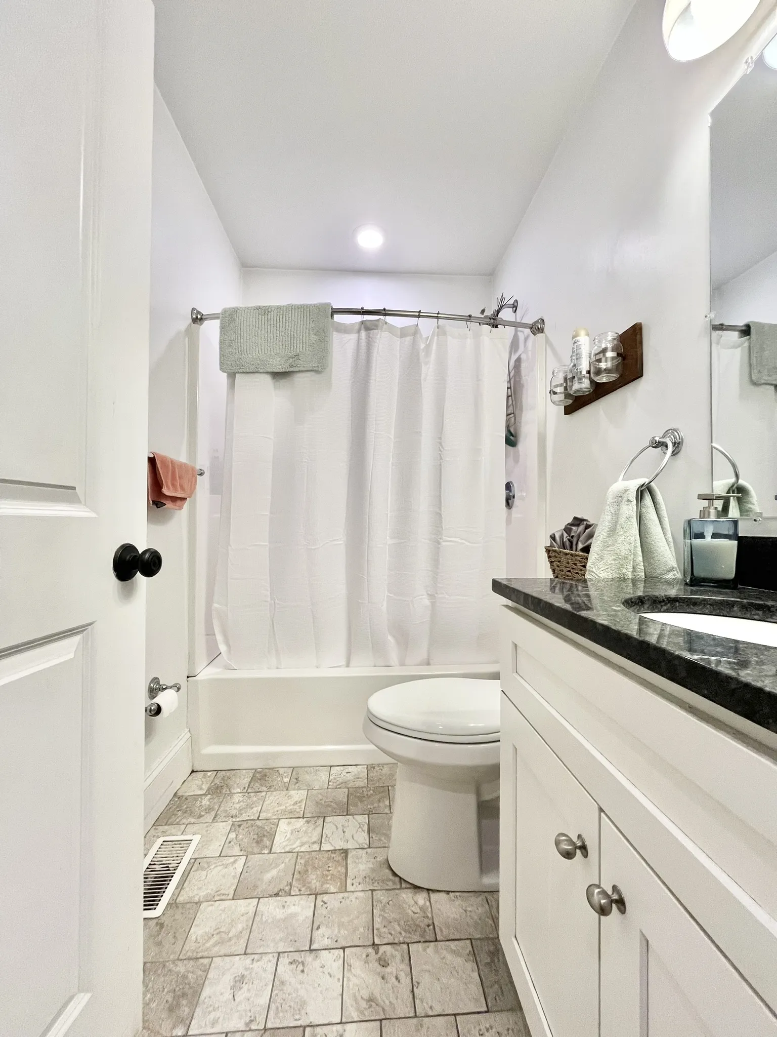 4 bed, 2.5 bath apartment for rent at 6 Fern St Unit 6A, Allston — photo 10 of 12