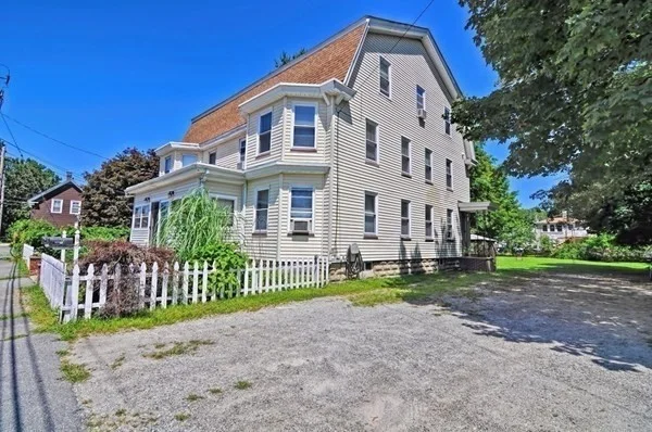 4 bed, 1 bath apartment for rent at 6 Fletcher St Unit 6, Ayer — photo 4 of 20