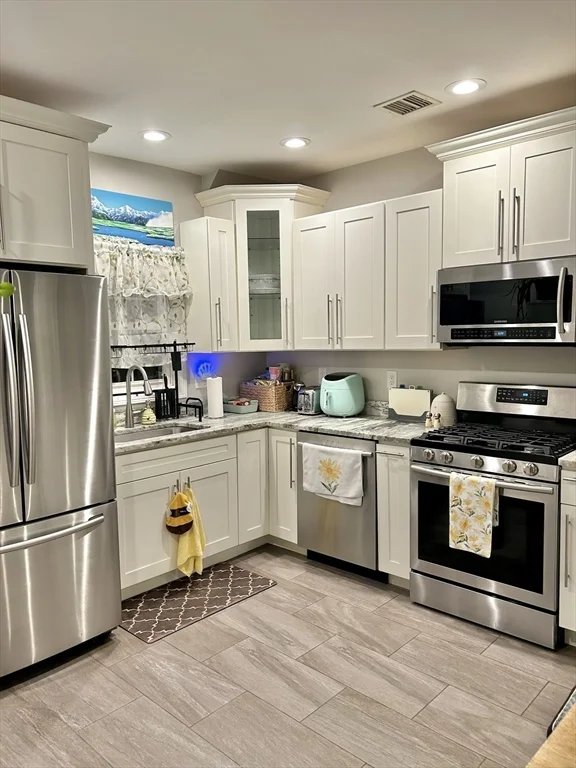 3 bed, 2 bath apartment for rent at 6 Florence St Unit 2, East Somerville — photo 2 of 8