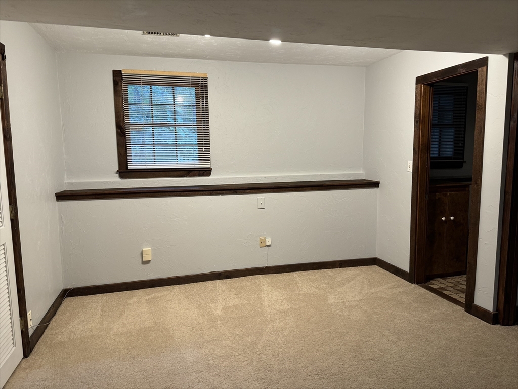 3 bed, 2 bath apartment for rent at 6 Fox Hill Rd, Ashland — photo 14 of 18