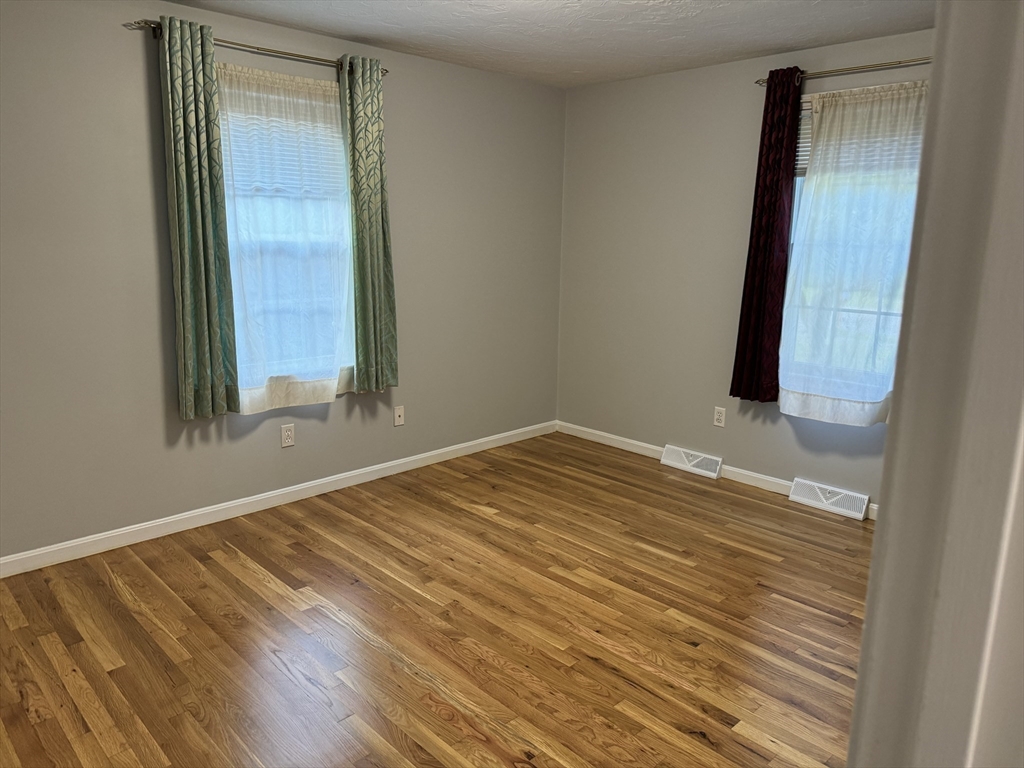 3 bed, 2 bath apartment for rent at 6 Fox Hill Rd, Ashland — photo 7 of 18
