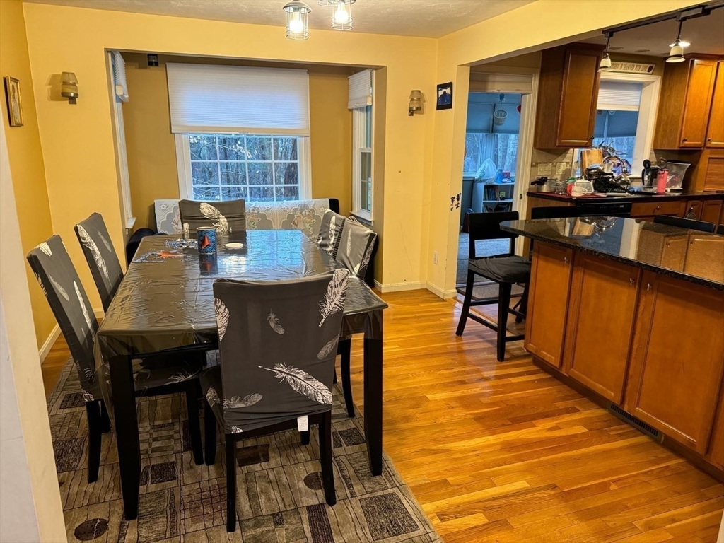 3 bed, 2 bath apartment for rent at 6 Fox Hill Rd, Ashland — photo 6 of 18