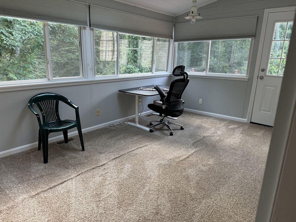 3 bed, 2 bath apartment for rent at 6 Fox Hill Rd, Ashland — photo 12 of 18