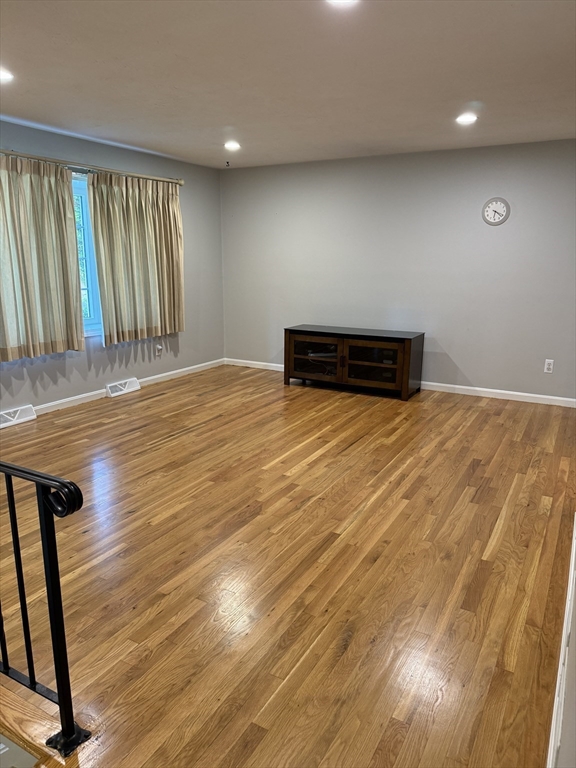 3 bed, 2 bath apartment for rent at 6 Fox Hill Rd, Ashland — photo 3 of 18