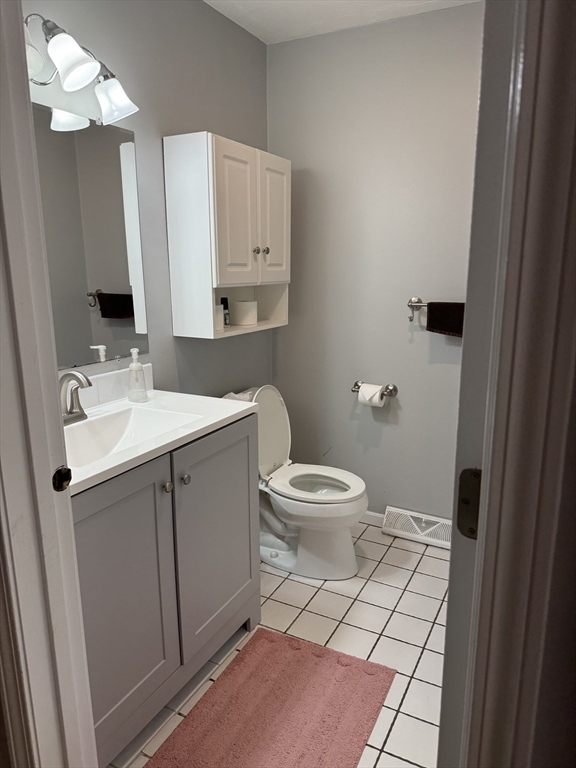 3 bed, 2 bath apartment for rent at 6 Fox Hill Rd, Ashland — photo 15 of 18