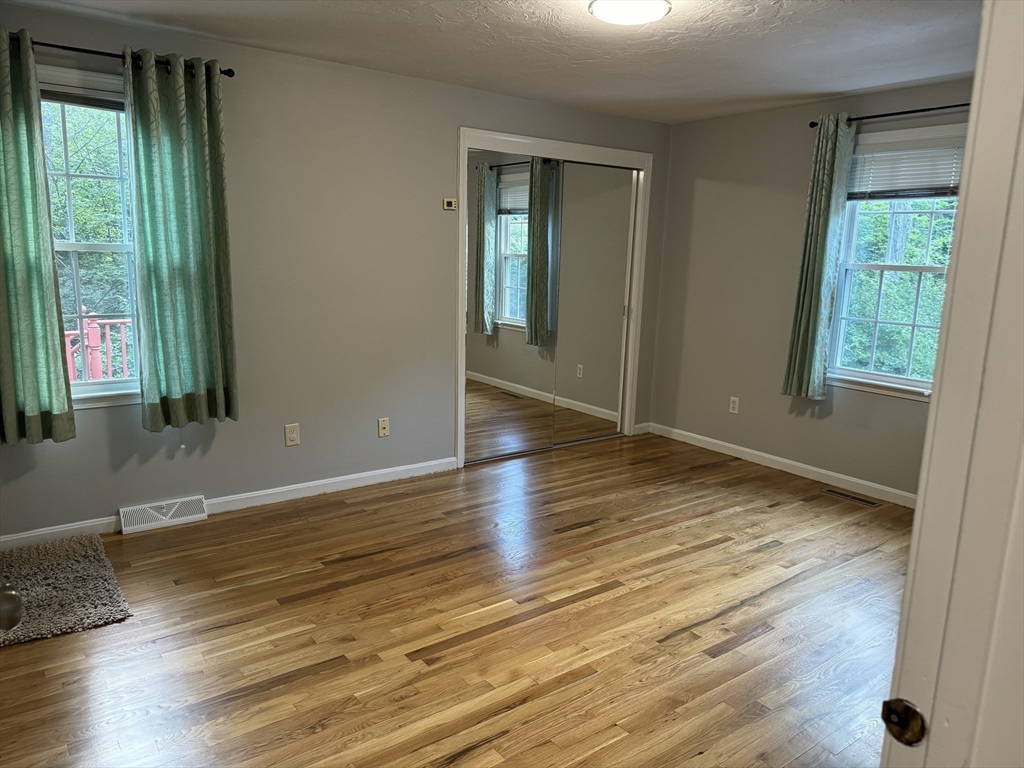 3 bed, 2 bath apartment for rent at 6 Fox Hill Rd, Ashland — photo 9 of 18