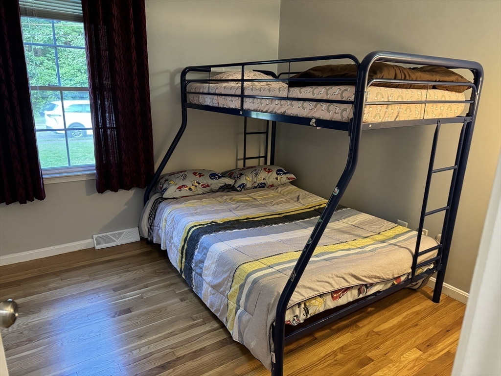 3 bed, 2 bath apartment for rent at 6 Fox Hill Rd, Ashland — photo 10 of 18