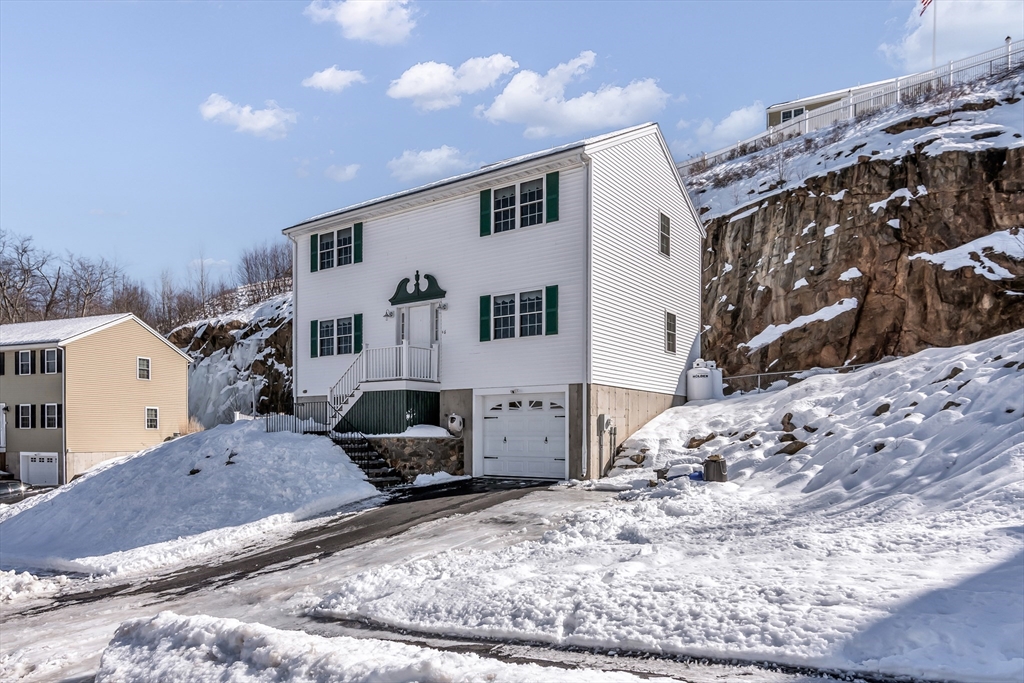 3 bed, 2 bath apartment for rent at 6 Gedney Dr, Peabody — photo 1 of 35