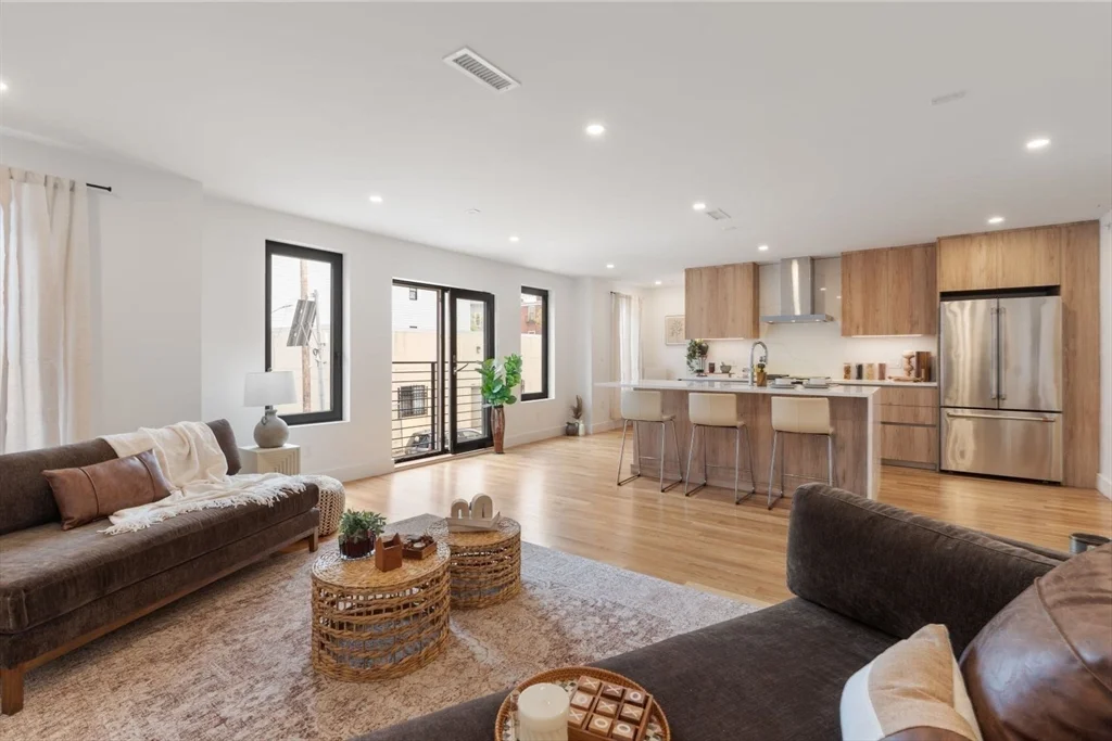 2 bed, 2 bath apartment for rent at 6 Gen Devine Way Unit 1, South Boston — photo 3 of 36