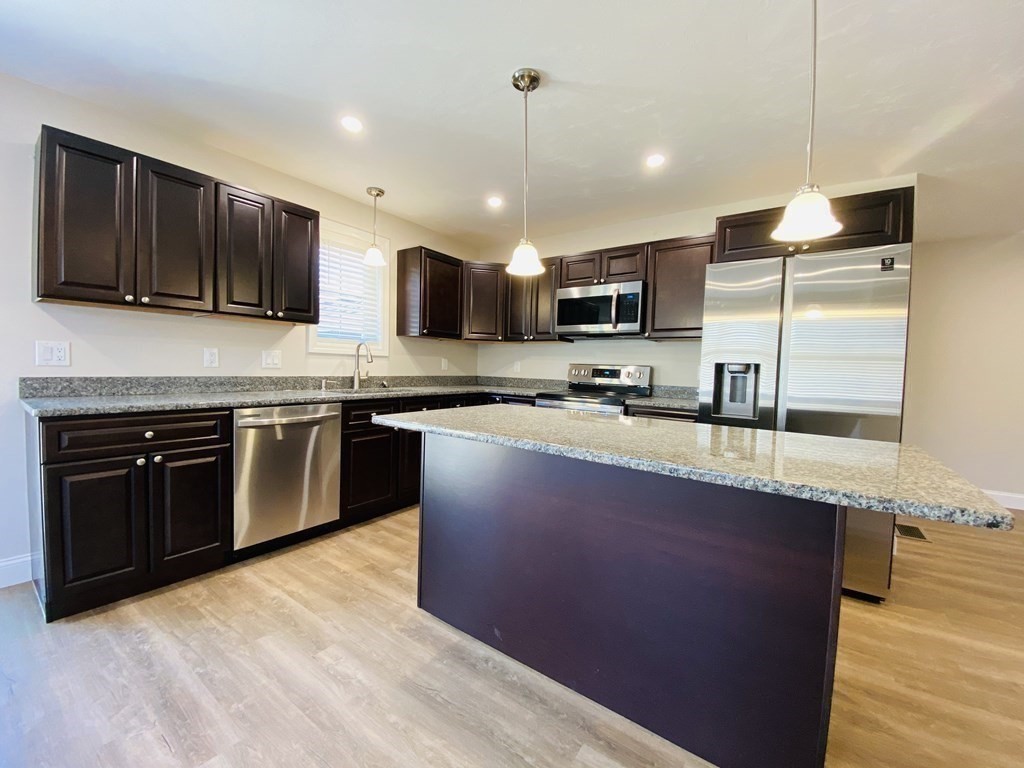 3 bed, 2 bath apartment for rent at 6 Glacier Path Unit 6, Middleboro — photo 4 of 20