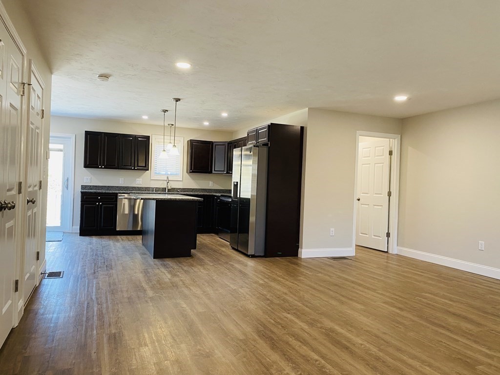 3 bed, 2 bath apartment for rent at 6 Glacier Path Unit 6, Middleboro — photo 10 of 20