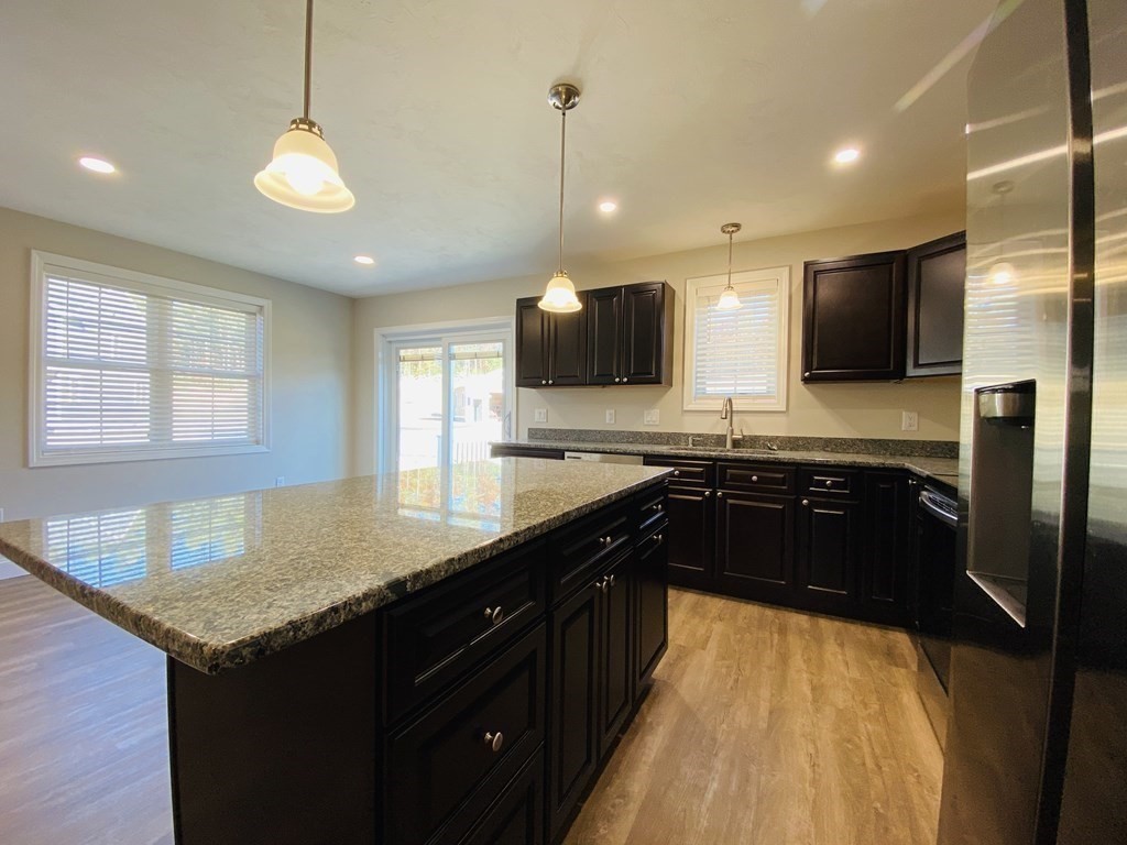3 bed, 2 bath apartment for rent at 6 Glacier Path Unit 6, Middleboro — photo 5 of 20