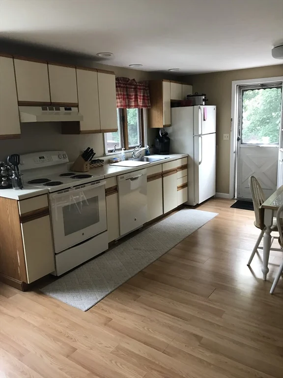 1 bed, 1 bath apartment for rent at 6 Gleason Rd Unit 2, Shrewsbury