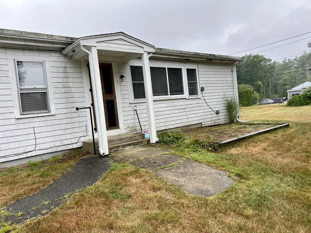 2 bed, 1 bath apartment for rent at 6 Green St Unit 1, Carver — photo 4 of 15