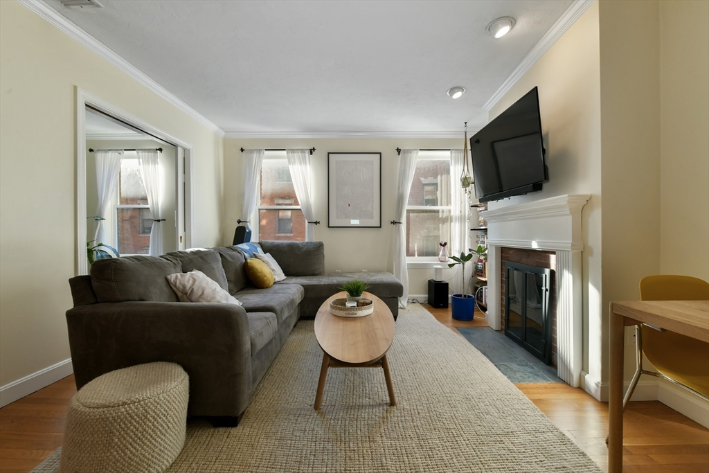 2 bed, 1 bath apartment for rent at 6 Grove St Unit 3, Beacon Hill — photo 2 of 14