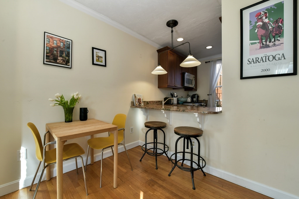 2 bed, 1 bath apartment for rent at 6 Grove St Unit 3, Beacon Hill — photo 4 of 14