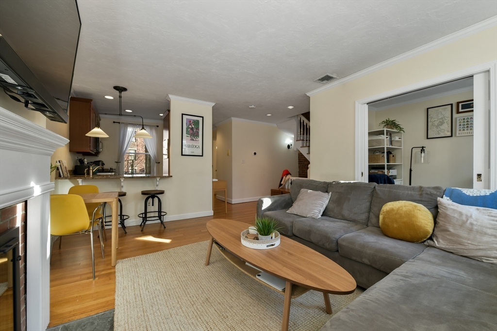 2 bed, 1 bath apartment for rent at 6 Grove St Unit 3, Beacon Hill — photo 3 of 14