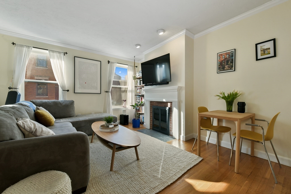 2 bed, 1 bath apartment for rent at 6 Grove St Unit 3, Beacon Hill — photo 1 of 14