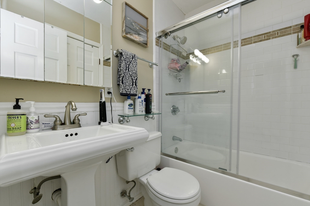 2 bed, 1 bath apartment for rent at 6 Grove St Unit 3, Beacon Hill — photo 9 of 14