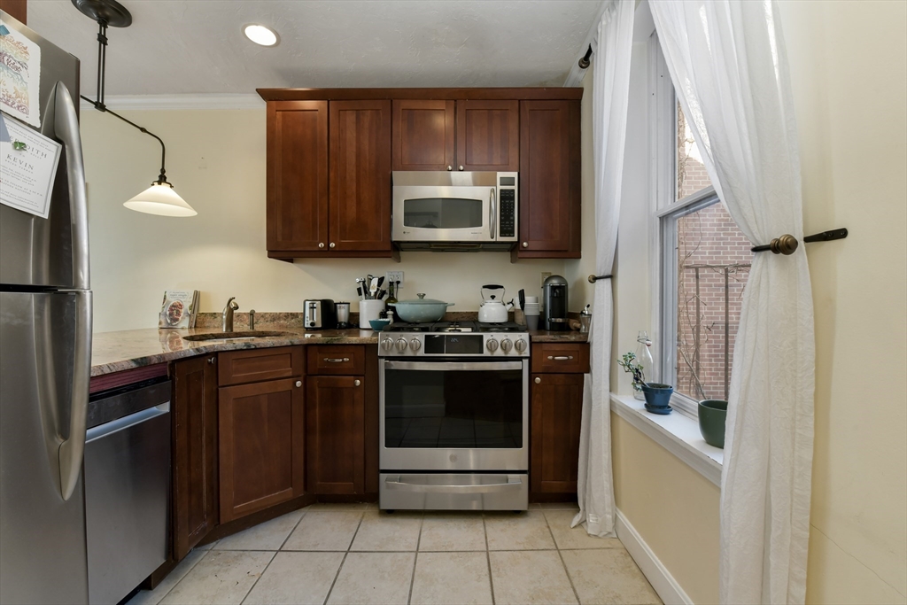 2 bed, 1 bath apartment for rent at 6 Grove St Unit 3, Beacon Hill — photo 6 of 14