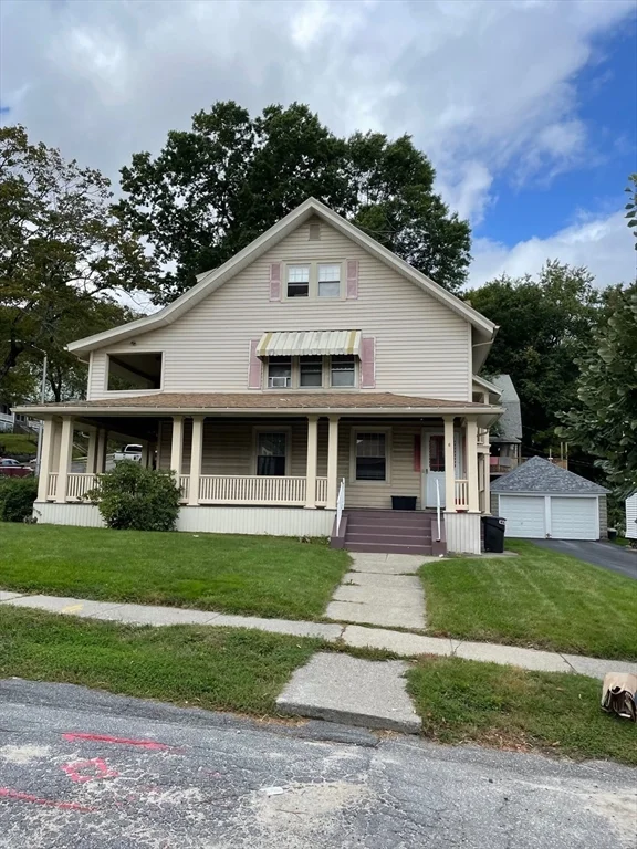 3 bed, 1 bath apartment for rent at 6 Hadwen Ln Unit 1, Worcester — photo 2 of 38