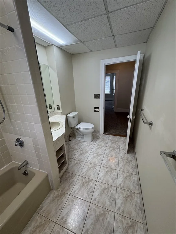 3 bed, 1 bath apartment for rent at 6 Hadwen Ln Unit 1, Worcester — photo 38 of 38