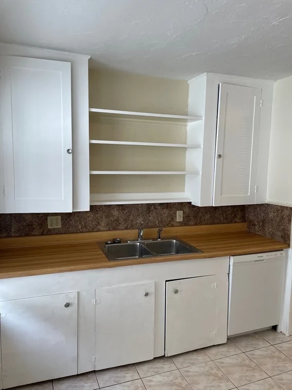 3 bed, 1 bath apartment for rent at 6 Hadwen Ln Unit 1, Worcester — photo 18 of 38
