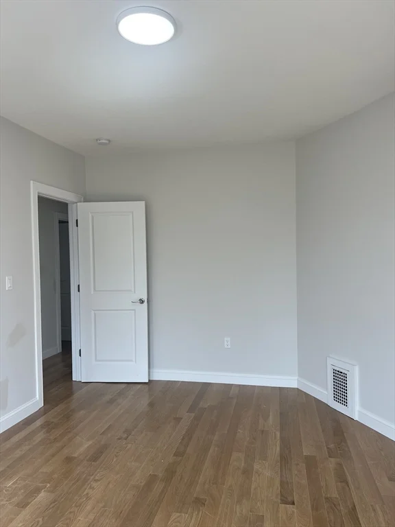 3 bed, 1 bath apartment for rent at 6 Hallam St Unit 1, Dorchester — photo 3 of 9