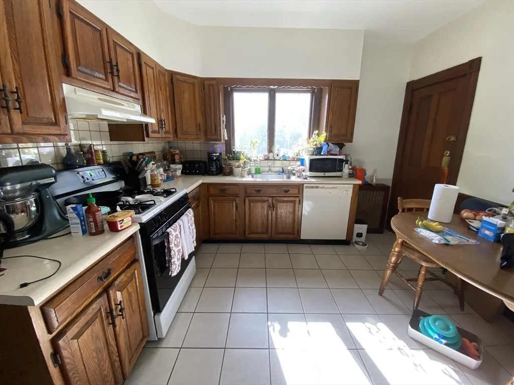 2 bed, 2 bath apartment for rent at 6 Harriet St Unit 2, Brighton — photo 4 of 7