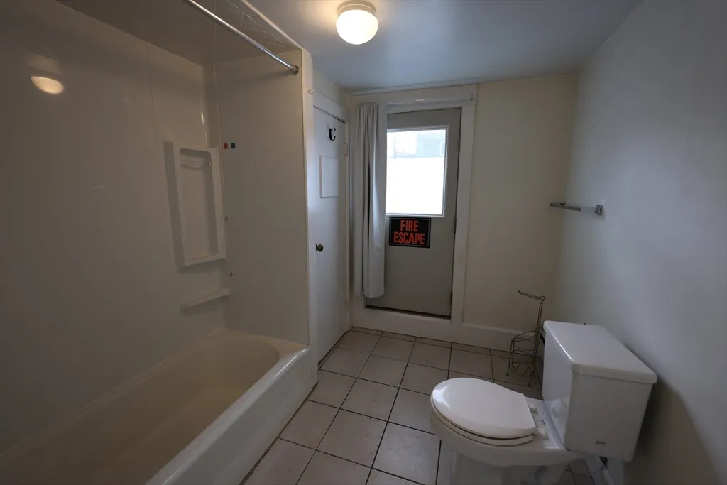 1 bed, 1 bath apartment for rent at 6 Harriet St Unit 3, Brighton — photo 8 of 12