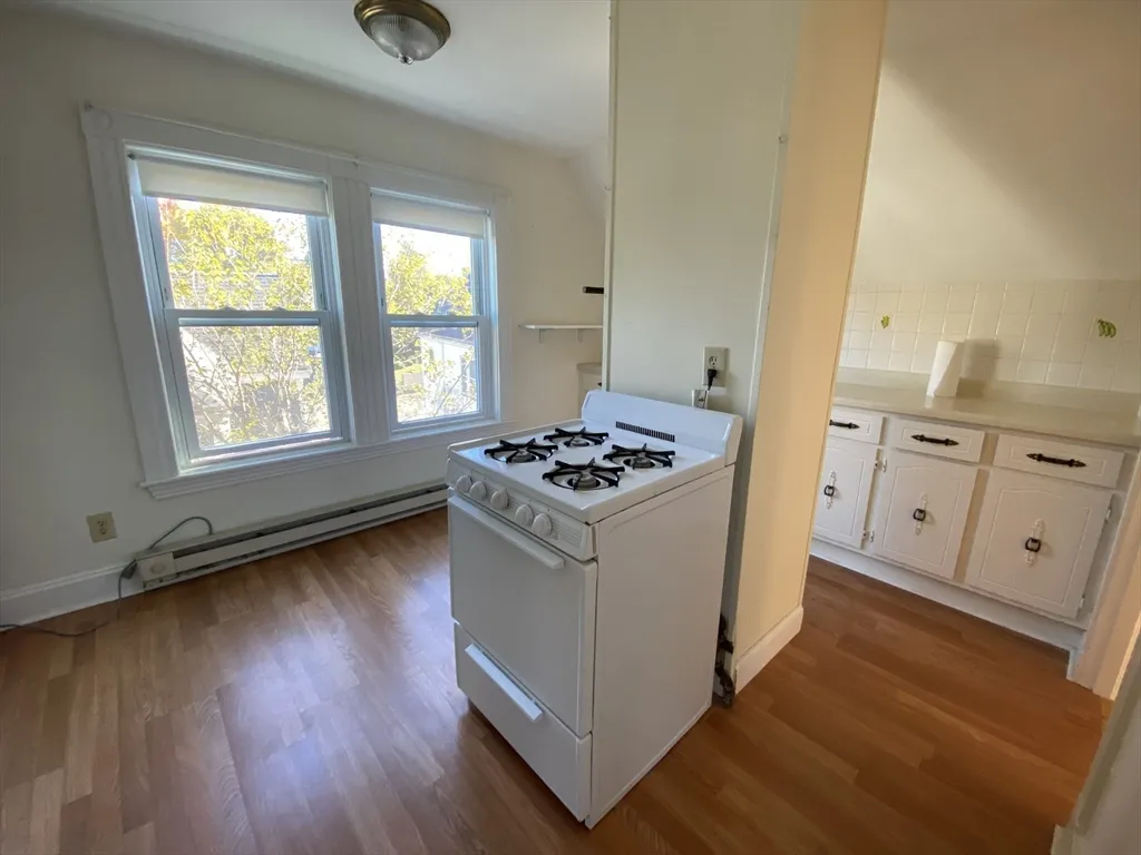 1 bed, 1 bath apartment for rent at 6 Harriet St Unit 3, Brighton — photo 4 of 12
