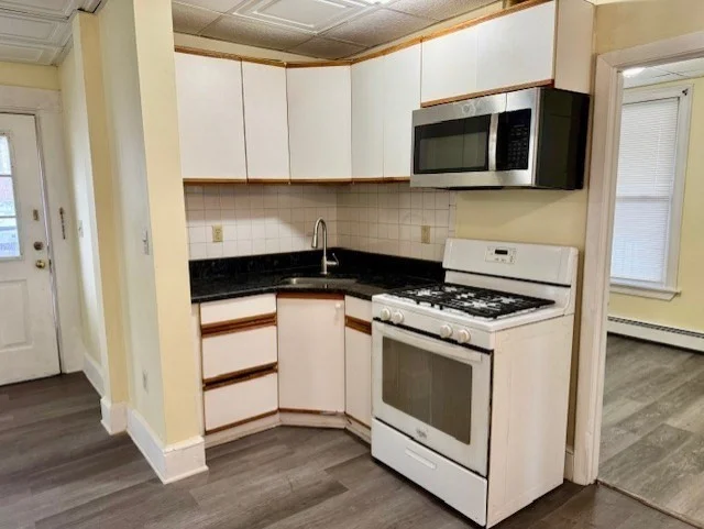 2 bed, 1 bath apartment for rent at 6 Harvard St Unit 1, Lowell — photo 3 of 14