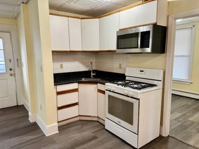 2 bed, 1 bath apartment for rent at 6 Harvard St Unit 1, Lowell — photo 4 of 15