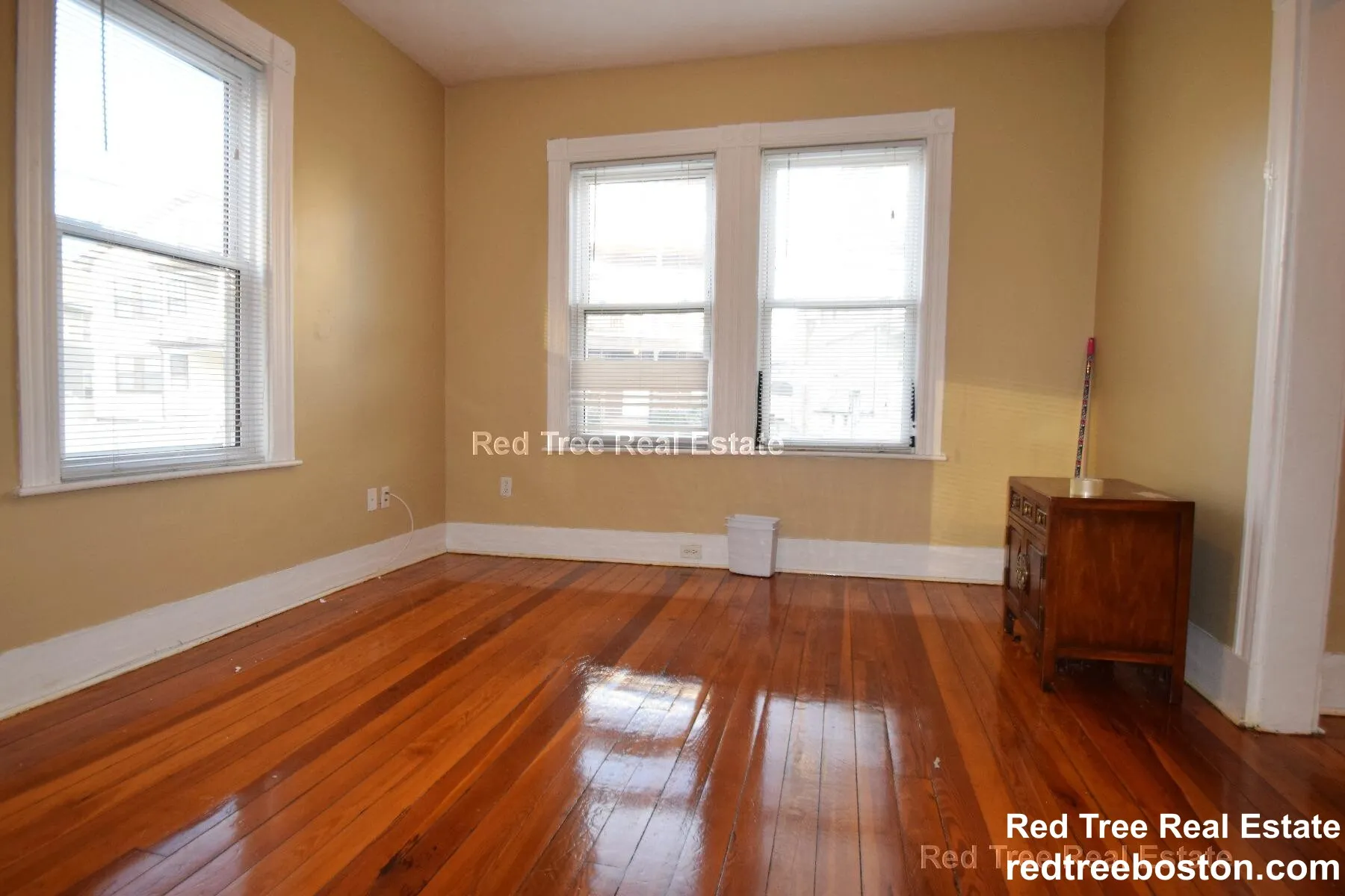 6 bed, 2 bath apartment for rent at 6 Haskell St Unit 1, Allston — photo 10 of 15