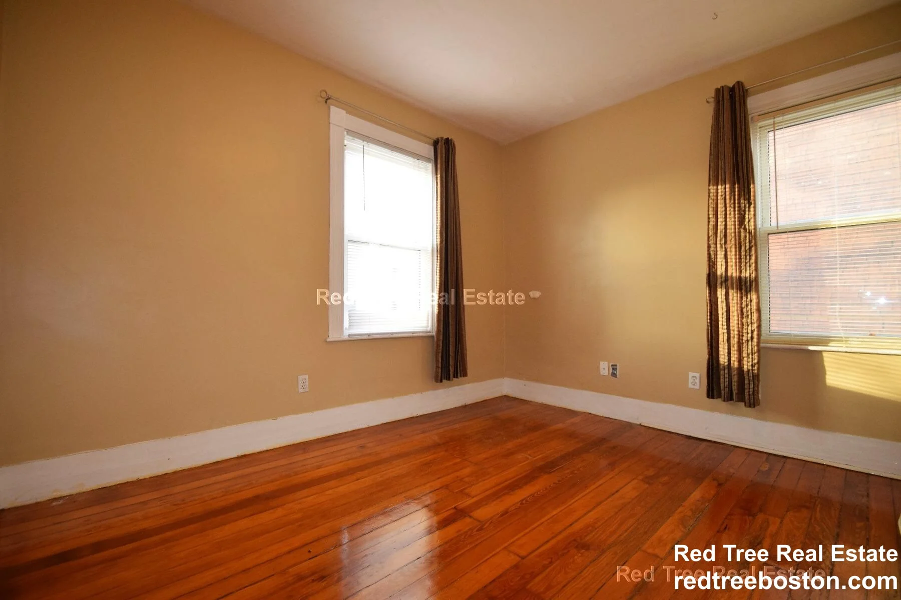 6 bed, 2 bath apartment for rent at 6 Haskell St Unit 1, Allston — photo 14 of 15