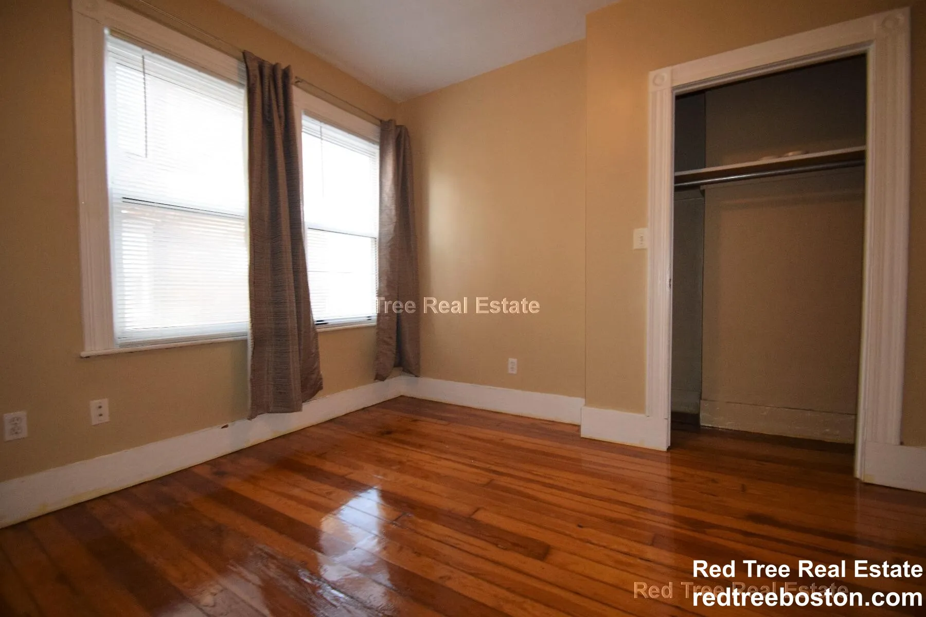 6 bed, 2 bath apartment for rent at 6 Haskell St Unit 1, Allston — photo 2 of 15