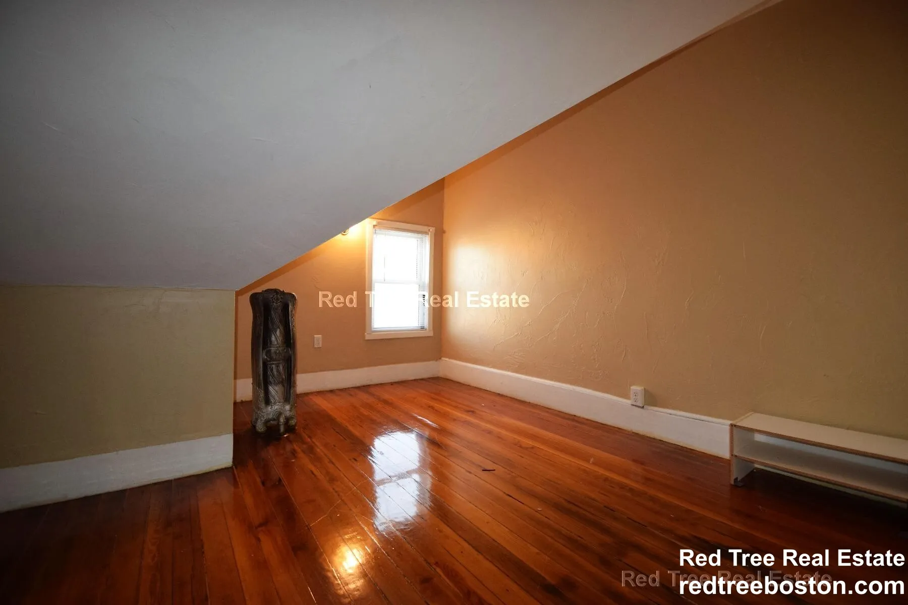 6 bed, 2 bath apartment for rent at 6 Haskell St Unit 1, Allston — photo 5 of 15