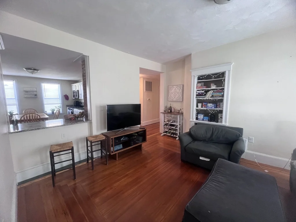 4 bed, 2 bath apartment for rent at 6 Henry St Unit 2, Tufts University — photo 3 of 10