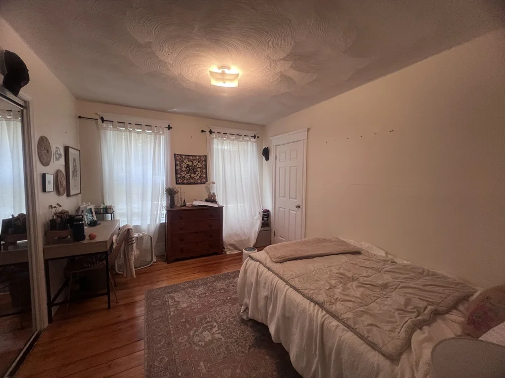 4 bed, 2 bath apartment for rent at 6 Henry St Unit 2, Tufts University — photo 8 of 10