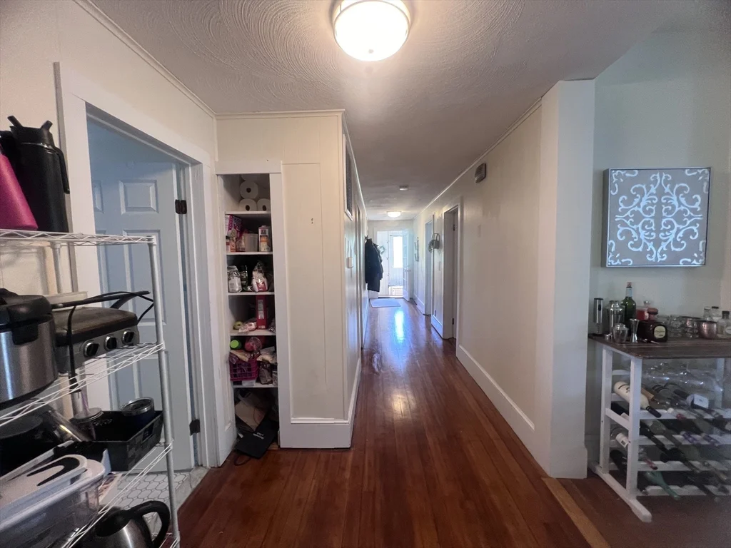 4 bed, 2 bath apartment for rent at 6 Henry St Unit 2, Tufts University — photo 5 of 10