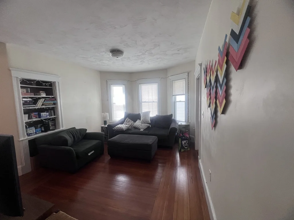 4 bed, 2 bath apartment for rent at 6 Henry St Unit 2, Tufts University — photo 4 of 10