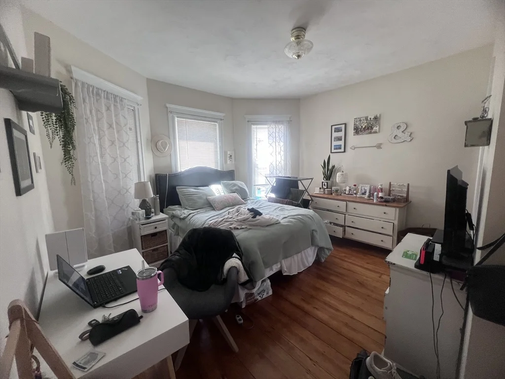 4 bed, 2 bath apartment for rent at 6 Henry St Unit 2, Tufts University — photo 9 of 10