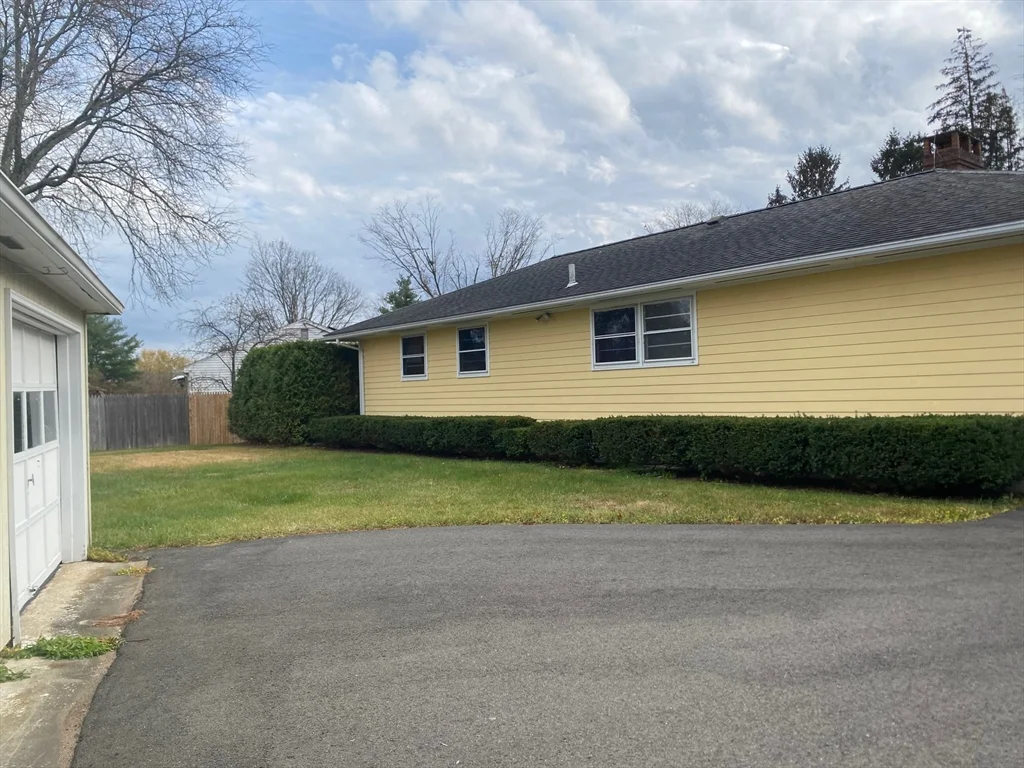 4 bed, 2 bath apartment for rent at 6 Highland Circle Unit N/A, Hadley — photo 2 of 13
