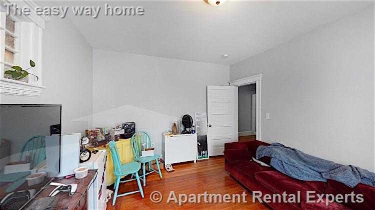 2 bed, 1 bath apartment for rent at 6 Hinckley St Unit 1, Magoun Square — photo 5 of 8