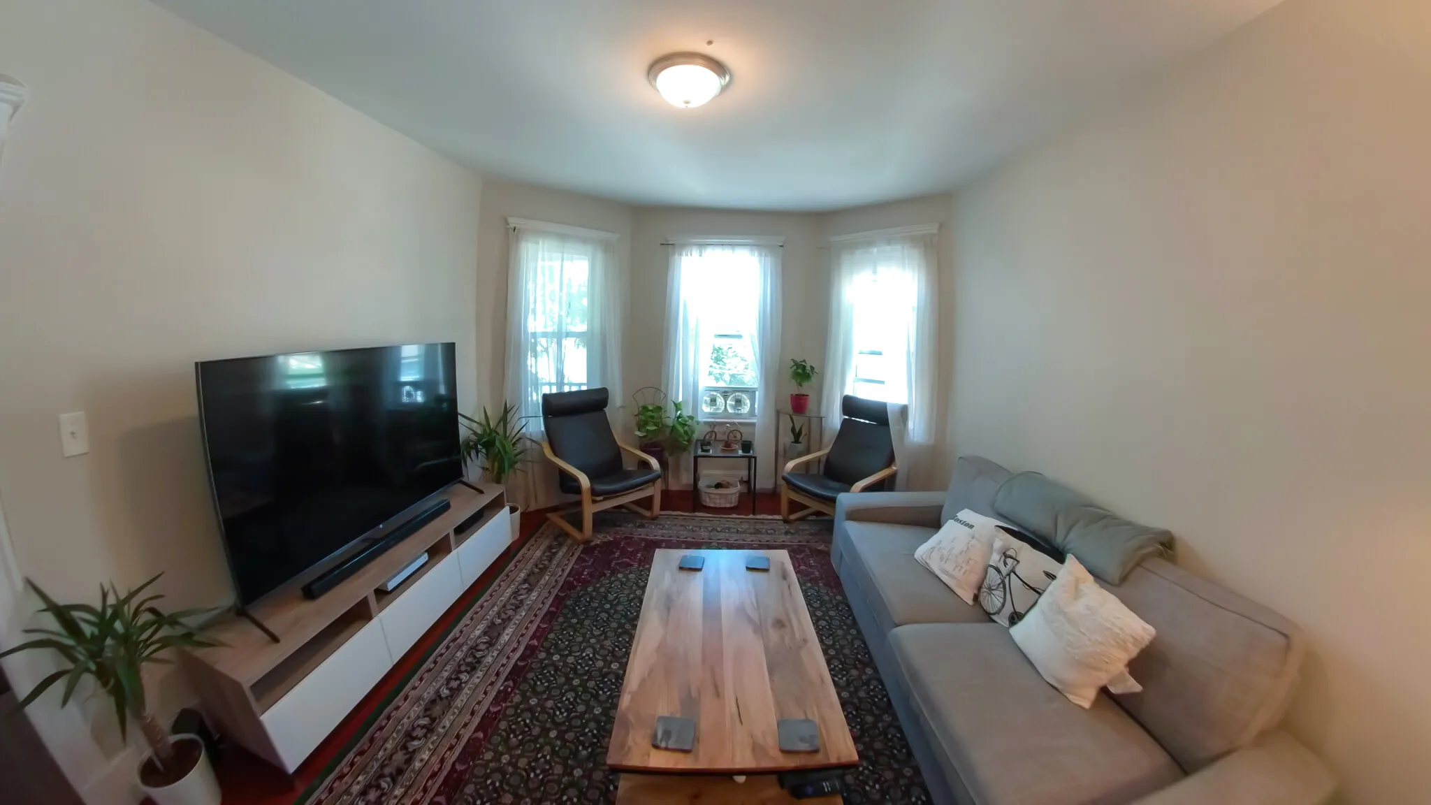 2 bed, 1 bath apartment for rent at 6 Hinckley St Unit C, Magoun Square — photo 6 of 11