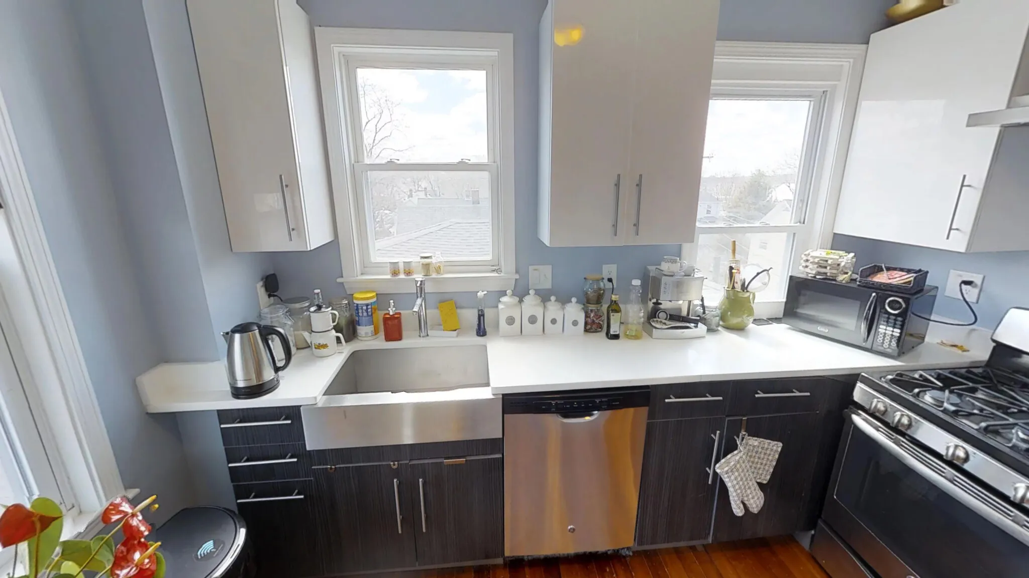 2 bed, 1 bath apartment for rent at 6 Hinckley St Unit C, Magoun Square — photo 2 of 11