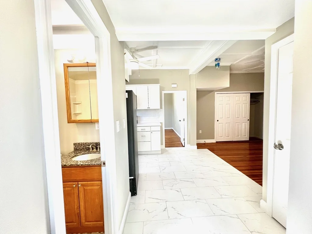 1 bed, 1 bath apartment for rent at 6 Holland St Unit 6R, Winchester — photo 7 of 20