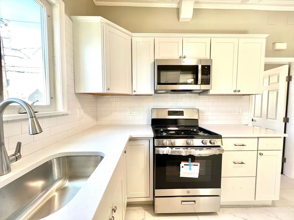 1 bed, 1 bath apartment for rent at 6 Holland St Unit 6R, Winchester — photo 1 of 20