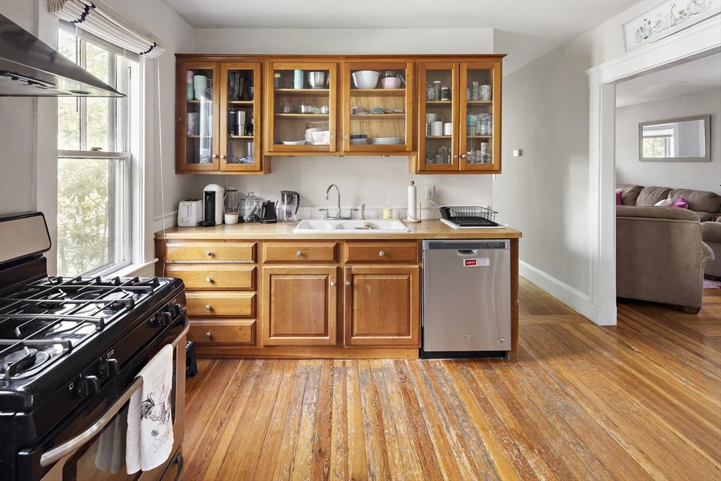 3 bed, 2 bath apartment for rent at 6 Hollis Park Unit 6, Cambridge — photo 4 of 20